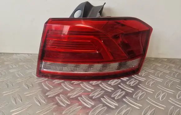 Volkswagen PASSAT B8 Rear/tail lights 3G9945312
