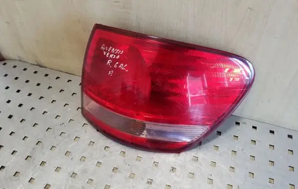 Toyota Avensis Verso Rear/tail lights