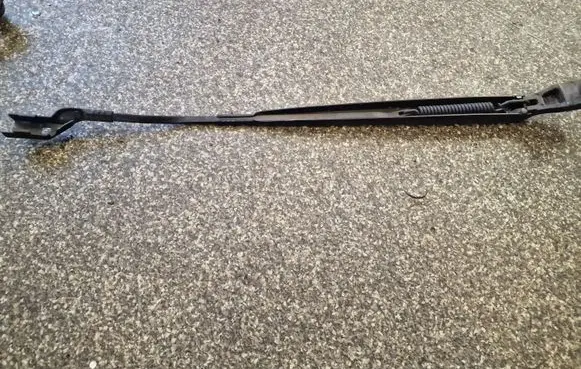 Buick Encore I Front wiper blade arm
