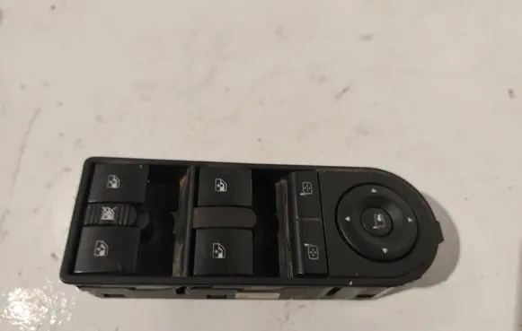 Opel Zafira B Electric window control switch 13228698