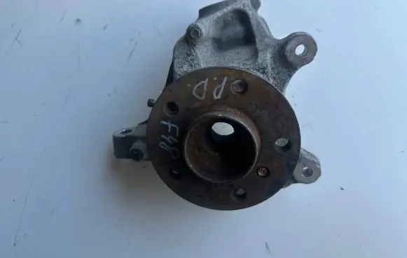 BMW 2 F45 Front wheel hub