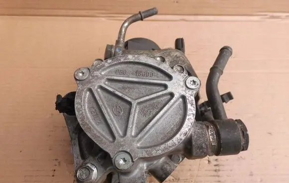 Mazda CX-5 Vacuum pump PE018G00
