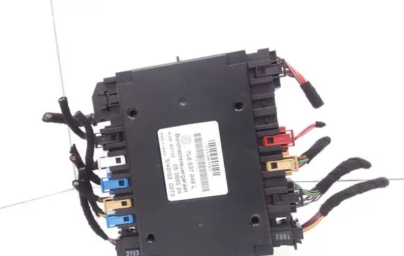 Volkswagen Touareg I Comfort/convenience module 7L6937049L 05066524