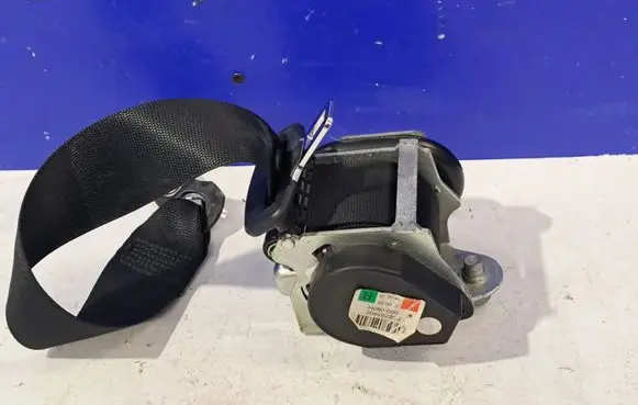 Mercedes-Benz E C207 W207 Rear seatbelt 608705400
