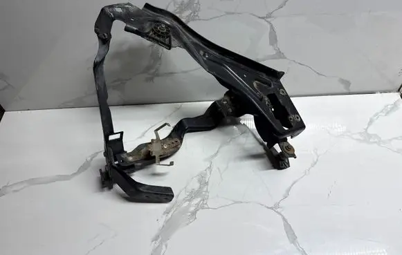 Mercedes-Benz C W204 Headlight/headlamp mounting bracket A2046200291