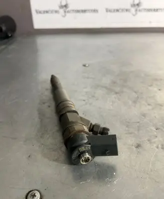 BMW 3 E90 E91 Fuel injector 7793836