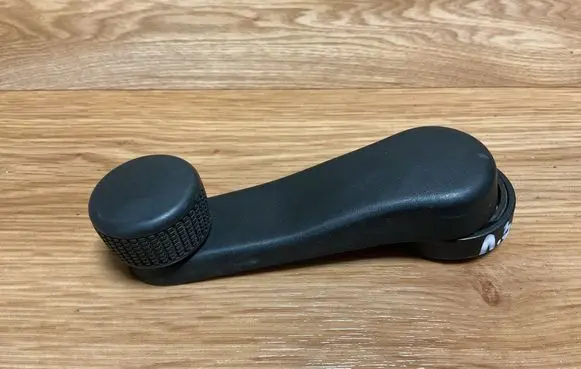 Volkswagen PASSAT B6 Rear door window winding handle 6Q0837581A