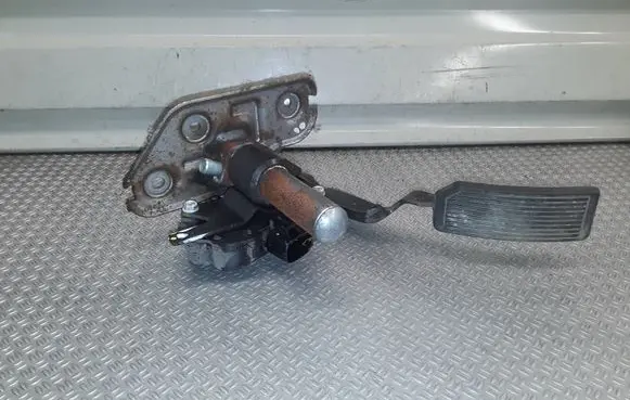 Nissan Murano Z50 Accelerator throttle pedal 18002CA100