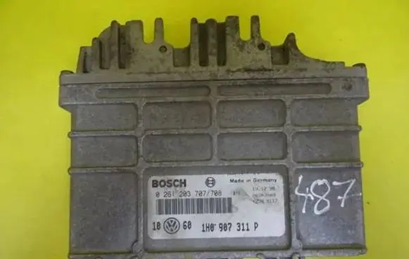 Volkswagen PASSAT B4 Engine control unit/module 1H0907311P 0261203707