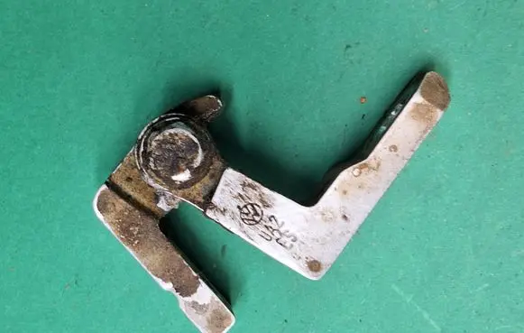 Volkswagen Caddy Front door upper hinge 