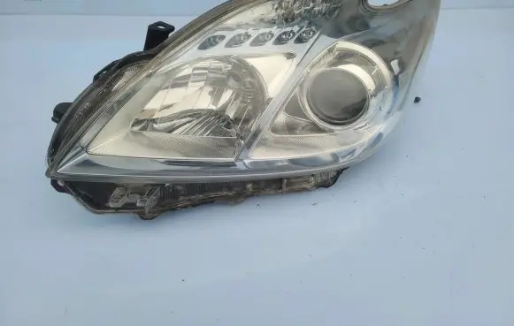 Toyota Prius (XW30) Headlight/headlamp