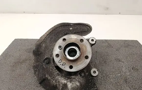 BMW 2 F46 Front wheel hub 6876646 UKL204019 06201573