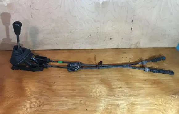 Peugeot 107 Gear shifter/selector 335300H010 338200H010