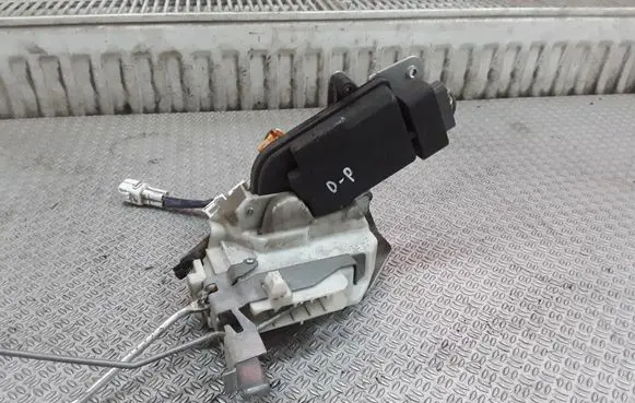 Suzuki Liana Front door lock