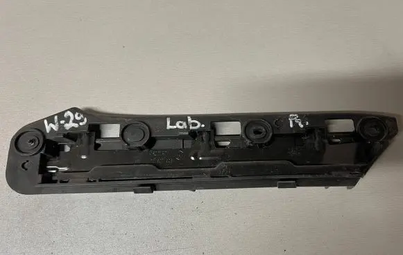 Volkswagen Touran I Front bumper mounting bracket 1T0807050