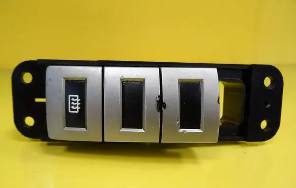 KIA Carnival Windscreen/window heater switch