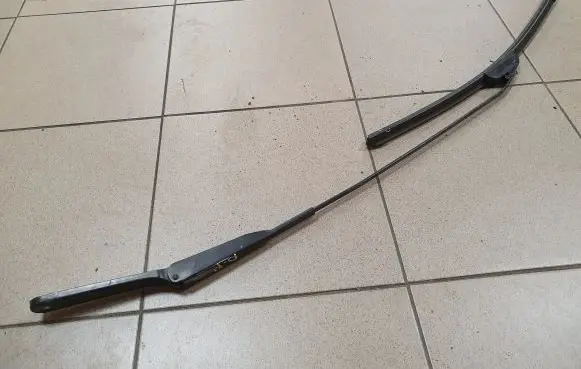 Opel Vivaro Front wiper blade arm 8200696499 93859763