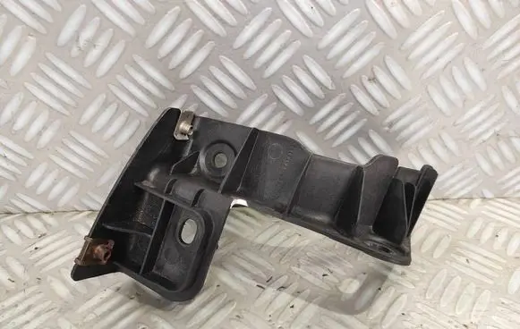 Rear bumper mounting bracket