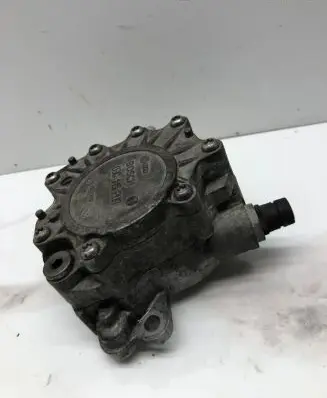 Volkswagen PASSAT B6 Vacuum pump 03G145209C