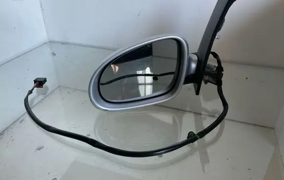 Volkswagen Golf Plus Front door electric wing mirror E1010836