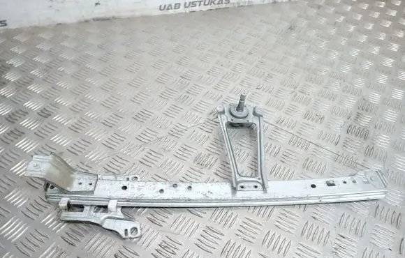 Rear door manual window regulator
