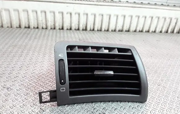 Peugeot 407 Dashboard side air vent grill/cover trim