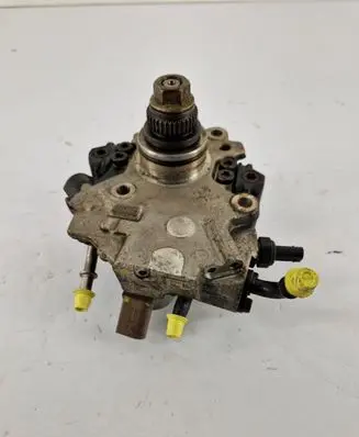 Mercedes-Benz C W205 Fuel injection high pressure pump A6510703301