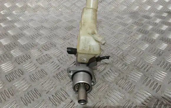 Nissan Note (E12) Master brake cylinder 8200304083