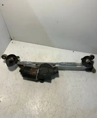 Toyota Prius (NHW20) Front wiper linkage and motor
