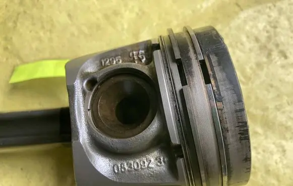 Mercedes-Benz B W245 Piston with connecting rod A6400300320 A6400300417 640940