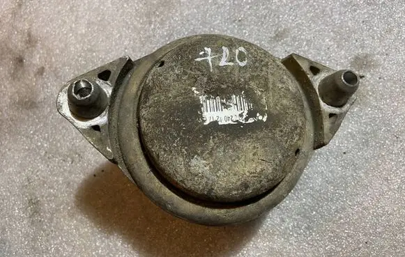 Mercedes-Benz C W204 Engine mount bracket a2042400217 2042400217