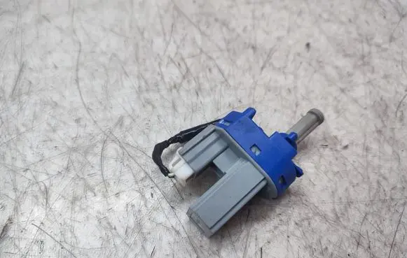 Mazda CX-5 Clutch pedal sensor 