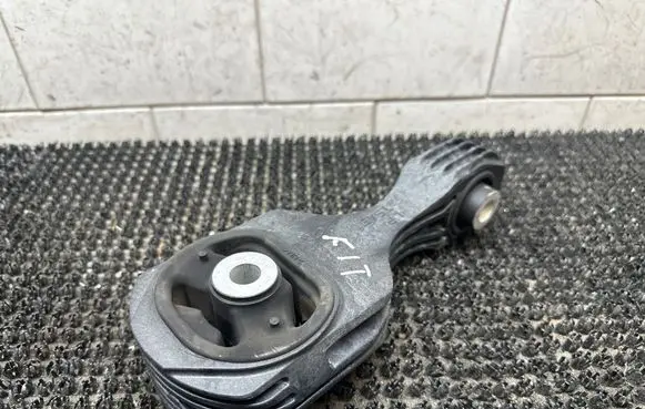 Engine mount bracket