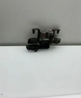 BMW 6 E63 E64 Coolant heater control valve 6906652 181206 1147412159