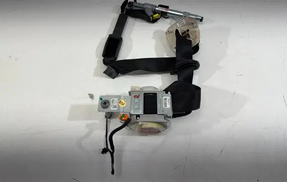 Tesla Model S Front seatbelt
