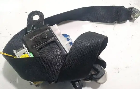 Mazda 6 Front seatbelt 
