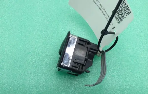 Mercedes-Benz C W204 Electric window control switch A2048700451 03139100