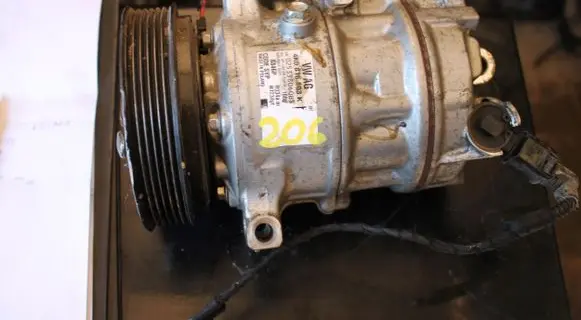 Seat Toledo I (1L) Air conditioning (A/C) compressor (pump) 820803