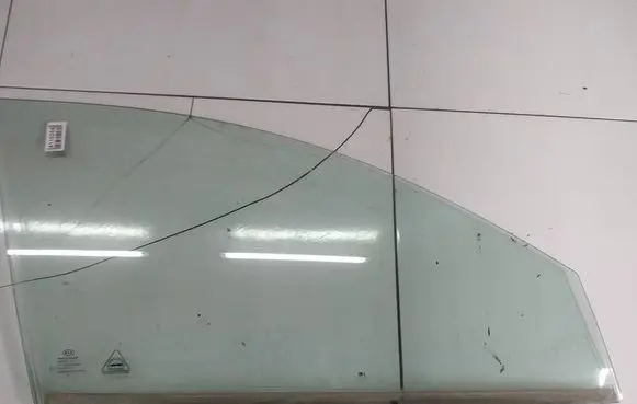 KIA Ceed Front door window glass four-door AS2