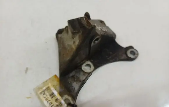 Dodge Stratus Engine mounting bracket