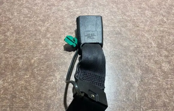 Jaguar XJ X351 Middle seatbelt buckle (rear) 34059579