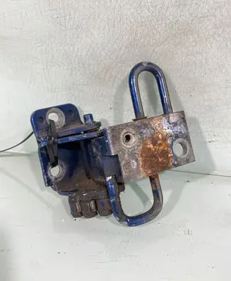 Audi A4 S4 B7 8E 8H Front door lower hinge 