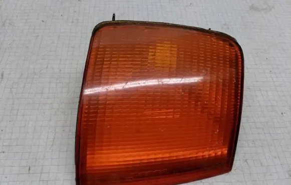 Volkswagen PASSAT B3 Front indicator light 357953050 133718
