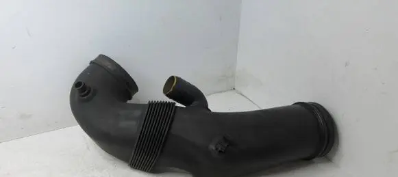 Audi A8 S8 D3 4E Air intake hose/pipe 077129629