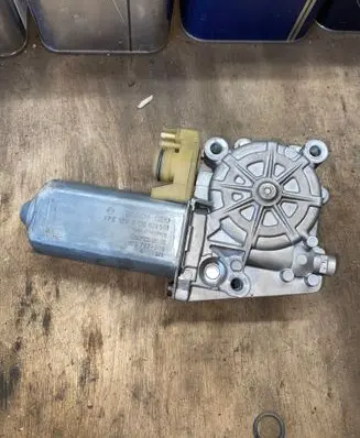Mercedes-Benz S W140 Front door window regulator motor 0130821501 185797000