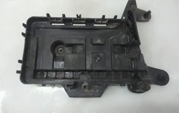 Volkswagen Caddy Battery tray 1K0915333B