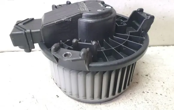 Suzuki Swift I Heater fan/blower AV2727000311
