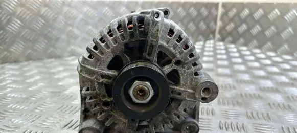 Toyota Avensis T270 Generator/alternator