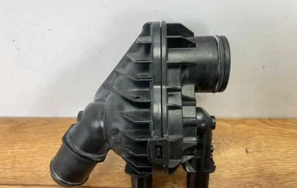 Ford Escape IV Thermostat housing GN1G9K478BAP GN1G9K478BA