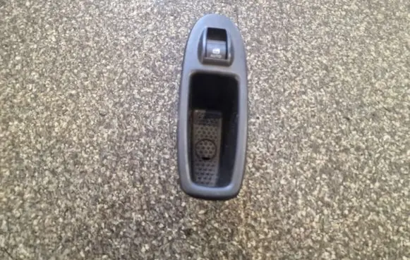 Fiat 500L Electric window control switch